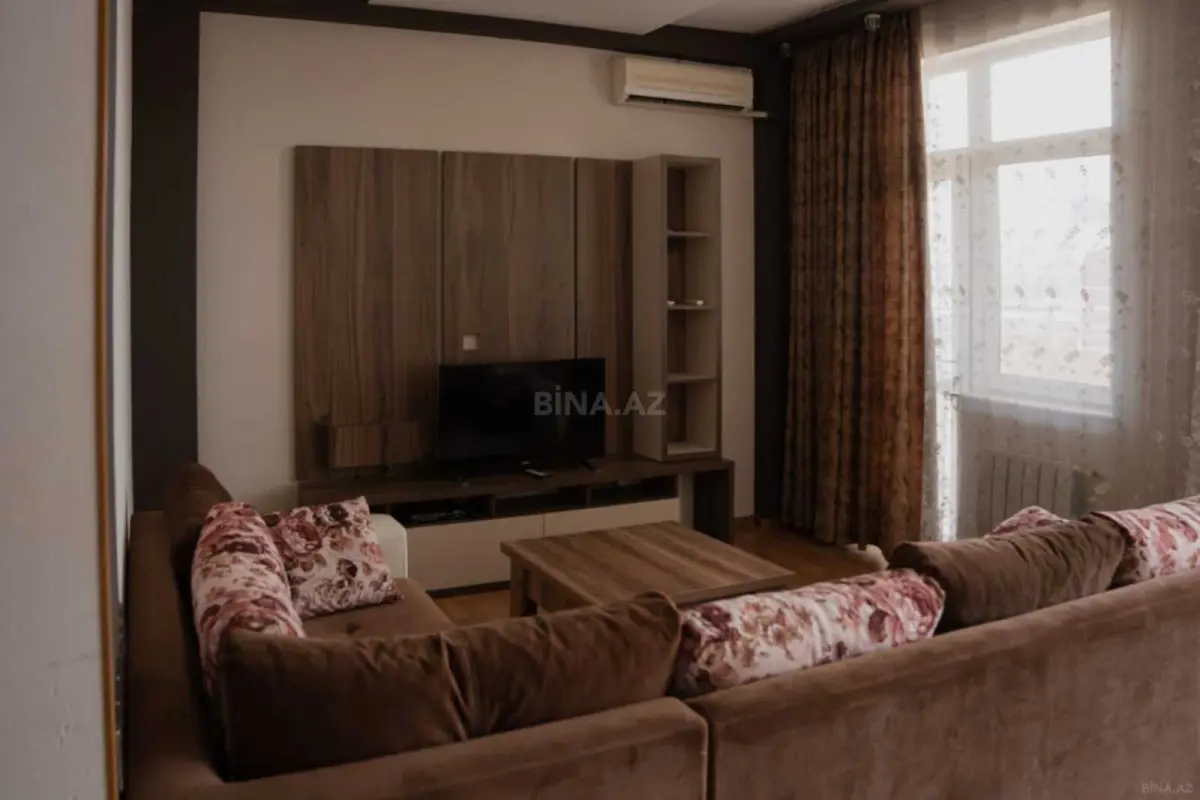 Kirayə verilir 2 otaqlı mənzil 95 m²