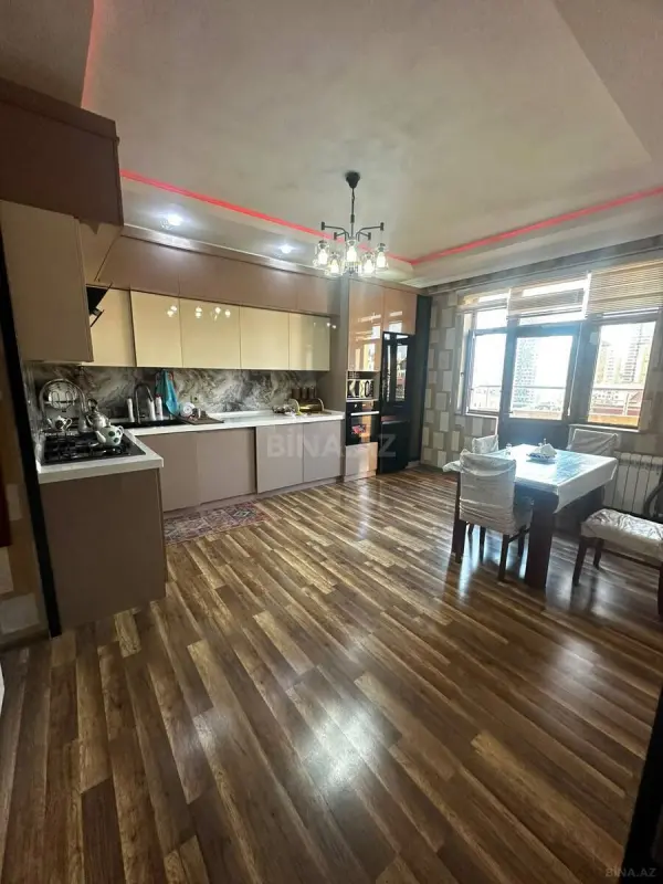 Satılır 3 otaqlı mənzil 140 m²
