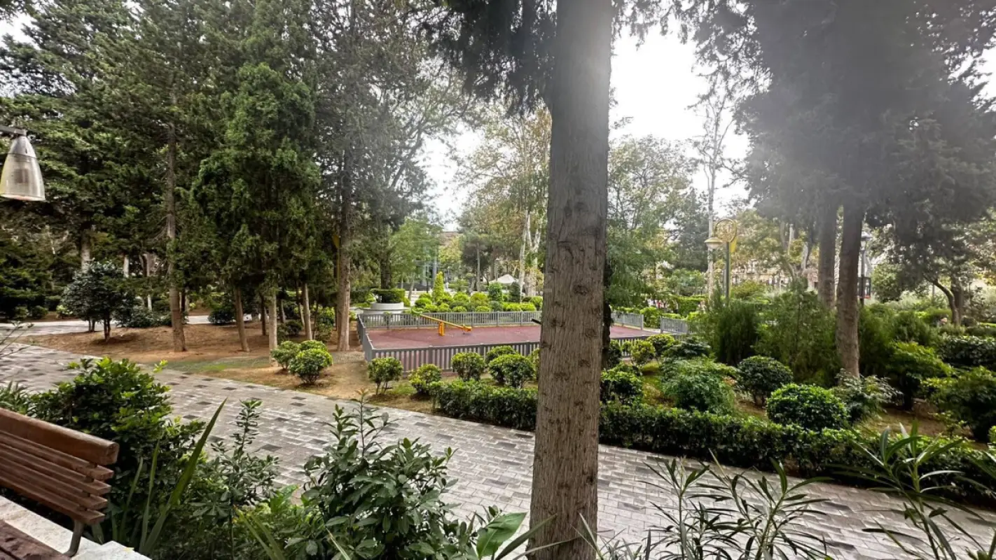 Satılır 11 otaqlı mənzil 400 m²