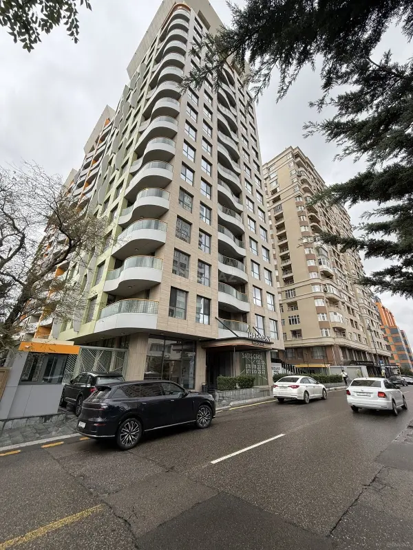 Satılır 4 otaqlı mənzil 194 m²