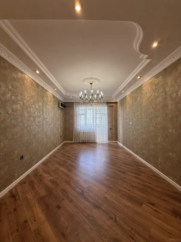 Satılır 3 otaqlı mənzil 130 m²