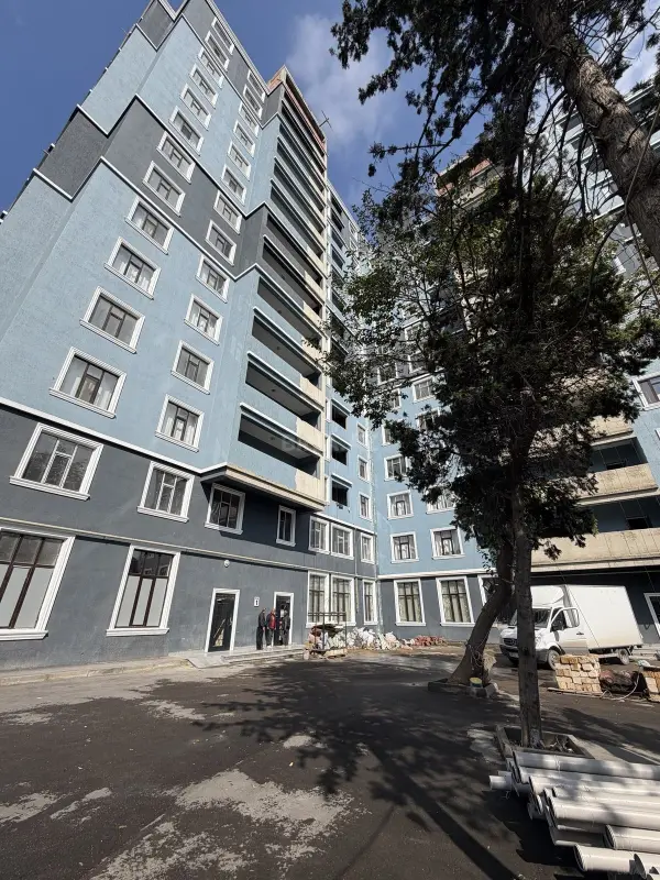 Satılır 4 otaqlı mənzil 170 m²