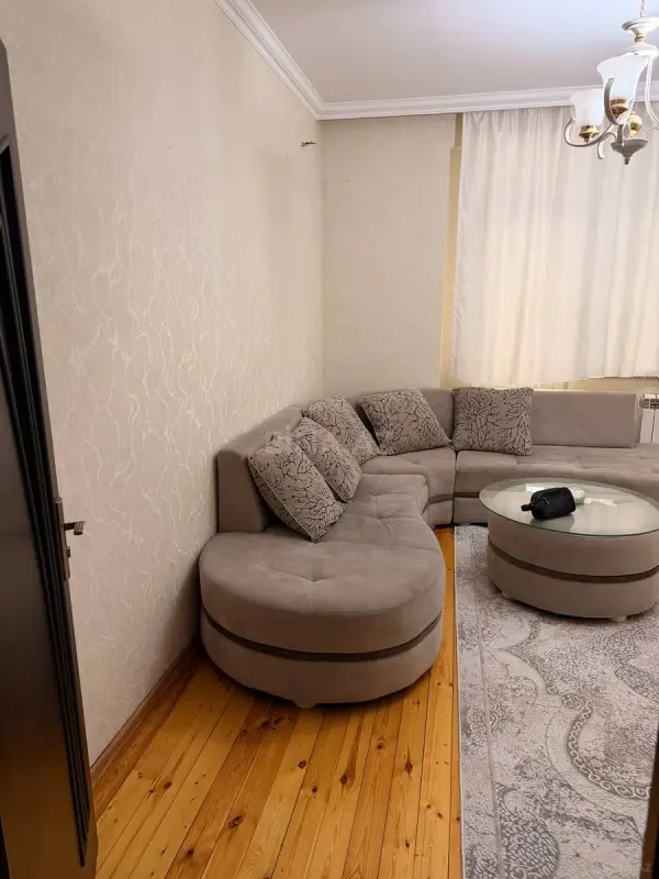 Kirayə verilir 2 otaqlı mənzil 75 m²