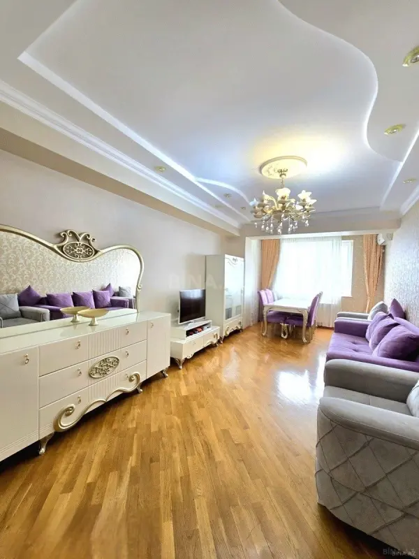 Satılır 2 otaqlı mənzil 82 m²