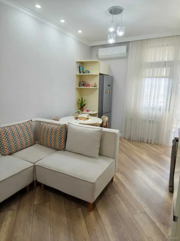 Satılır 2 otaqlı mənzil 49 m²