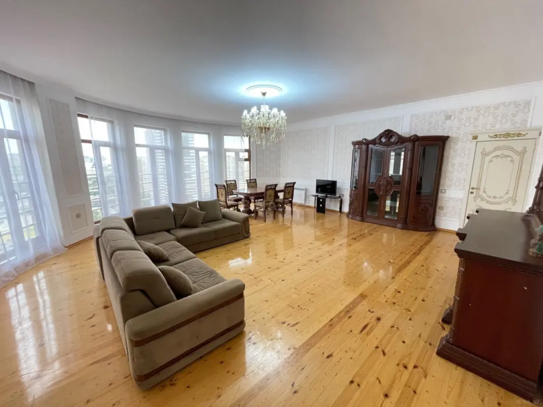 Kirayə verilir 3 otaqlı mənzil 155 m²