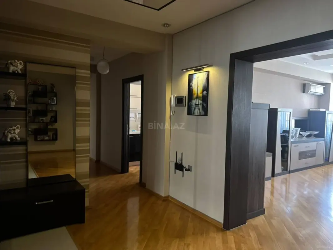 Satılır 3 otaqlı mənzil 132 m²