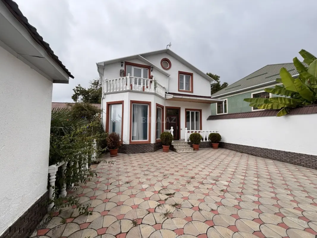Satılır 5 otaqlı həyət evi 180 m²