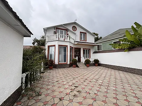 Satılır 5 otaqlı həyət evi 180 m² — Qəbələ 5 otaq 180.00 m²