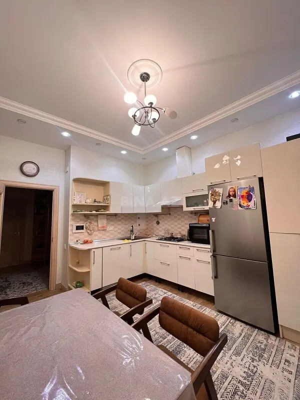 Kirayə verilir 2 otaqlı mənzil 95 m²