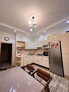 Kirayə verilir 2 otaqlı mənzil 95 m² — Bakı, Nərimanov 2 otaq 95.00 m²