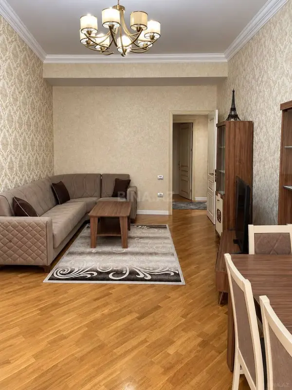 Kirayə verilir 3 otaqlı mənzil 134 m²