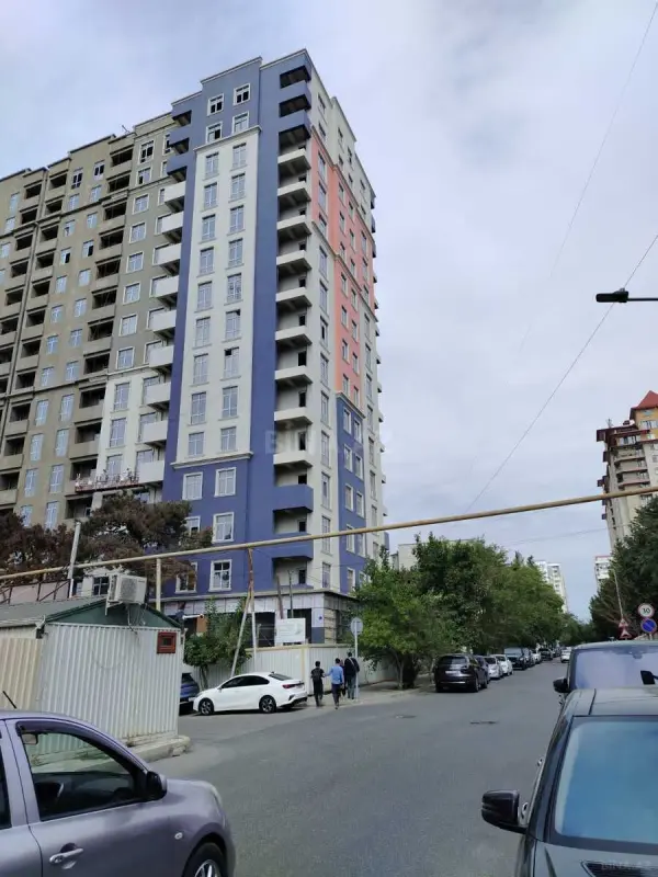 Satılır 2 otaqlı mənzil 77 m²