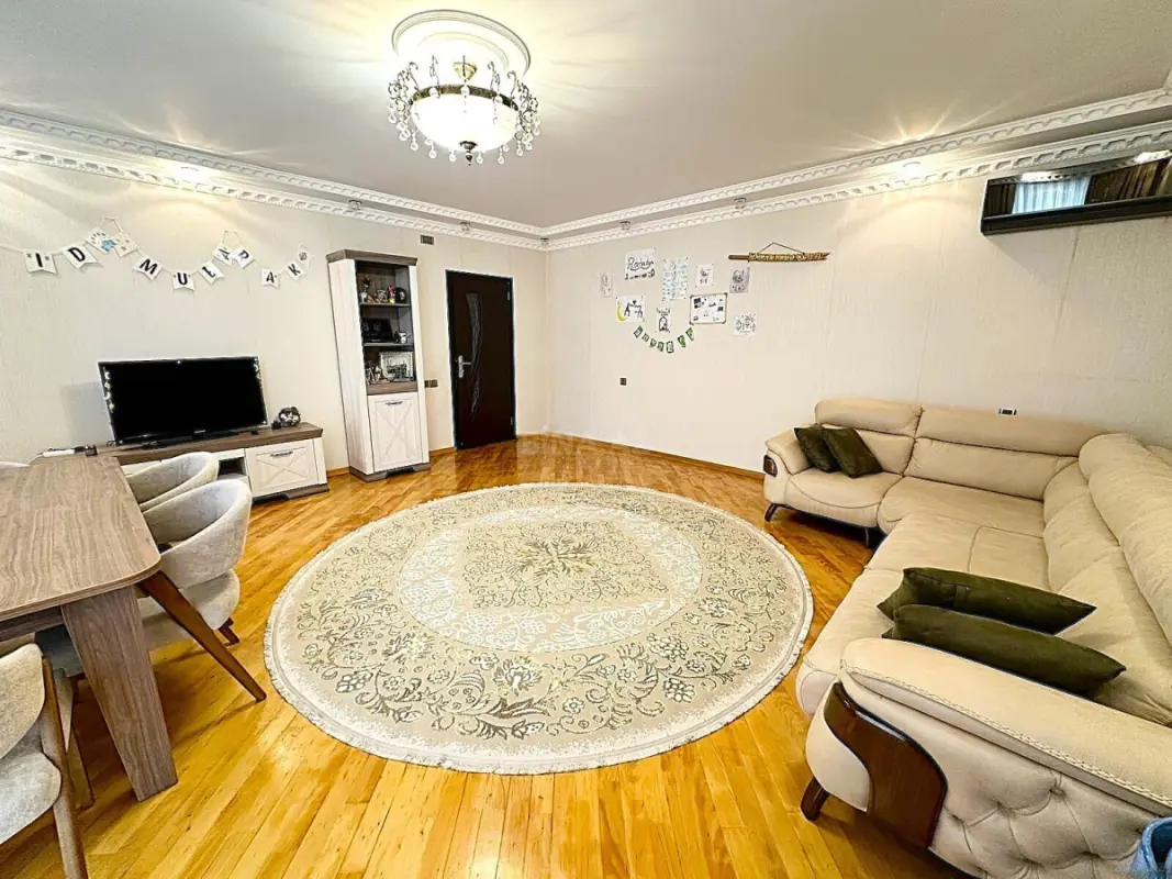 Satılır 4 otaqlı mənzil 155 m²