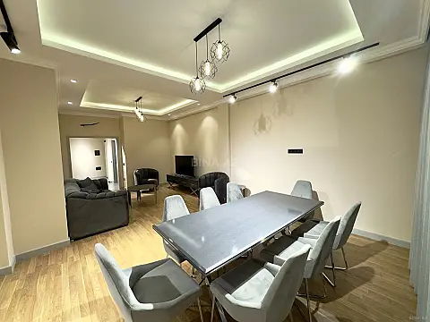 Kirayə verilir 4 otaqlı mənzil 165 m² — Bakı 4 otaq 165.00 m²