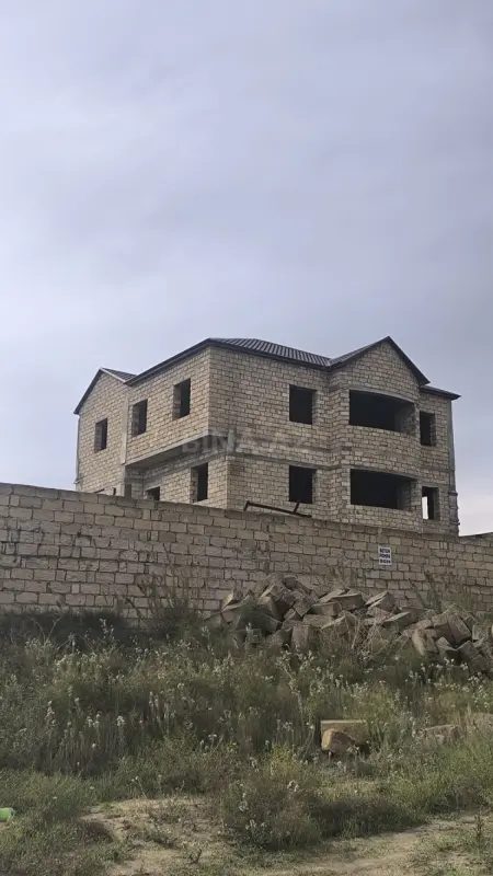 Satılır 6 otaqlı həyət evi 500 m²