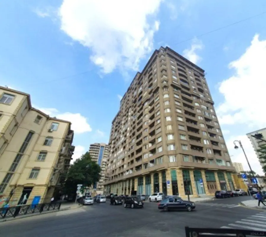 Satılır 5 otaqlı mənzil 310 m²