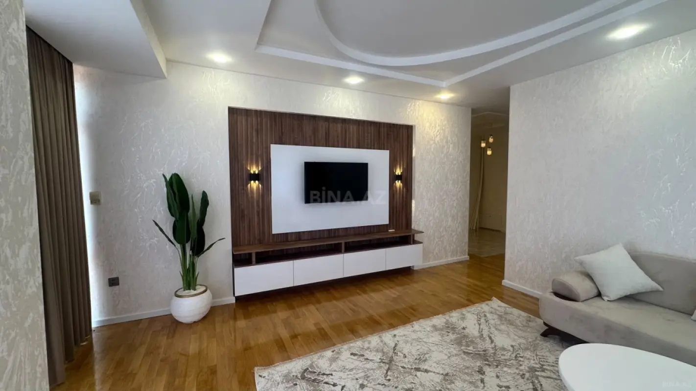 Kirayə verilir 4 otaqlı mənzil 170 m²