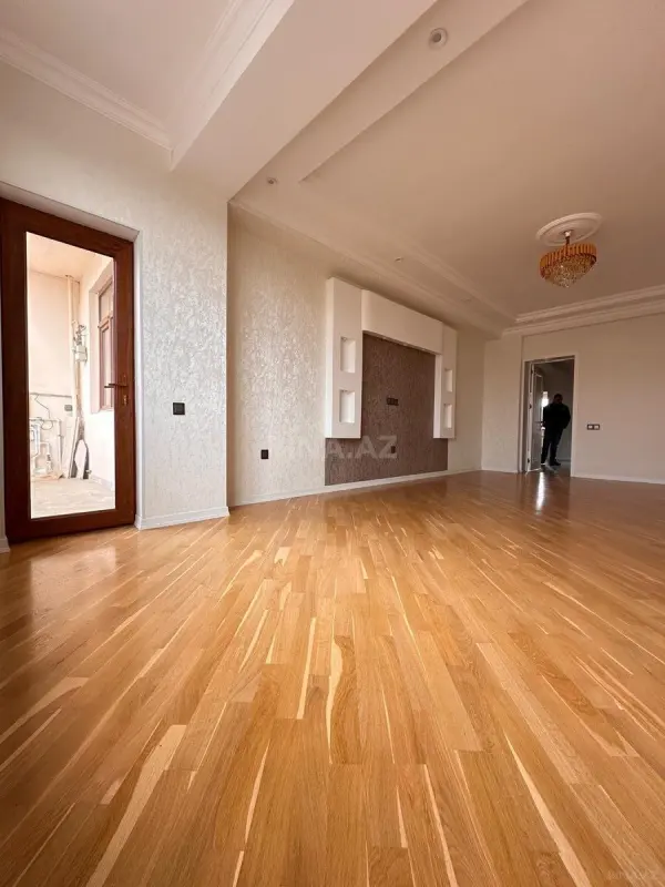Satılır 3 otaqlı mənzil 156 m²