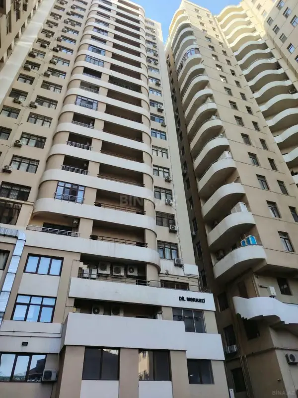 Satılır 2 otaqlı mənzil 106 m²