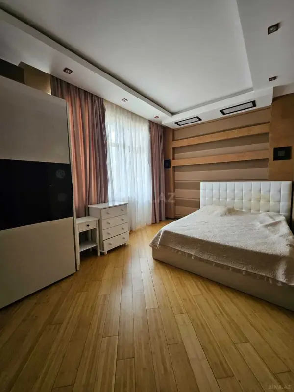 Satılır 3 otaqlı mənzil 136 m²