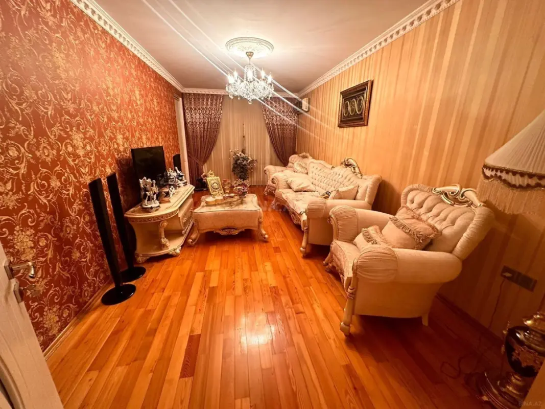 Satılır 3 otaqlı mənzil 135 m²