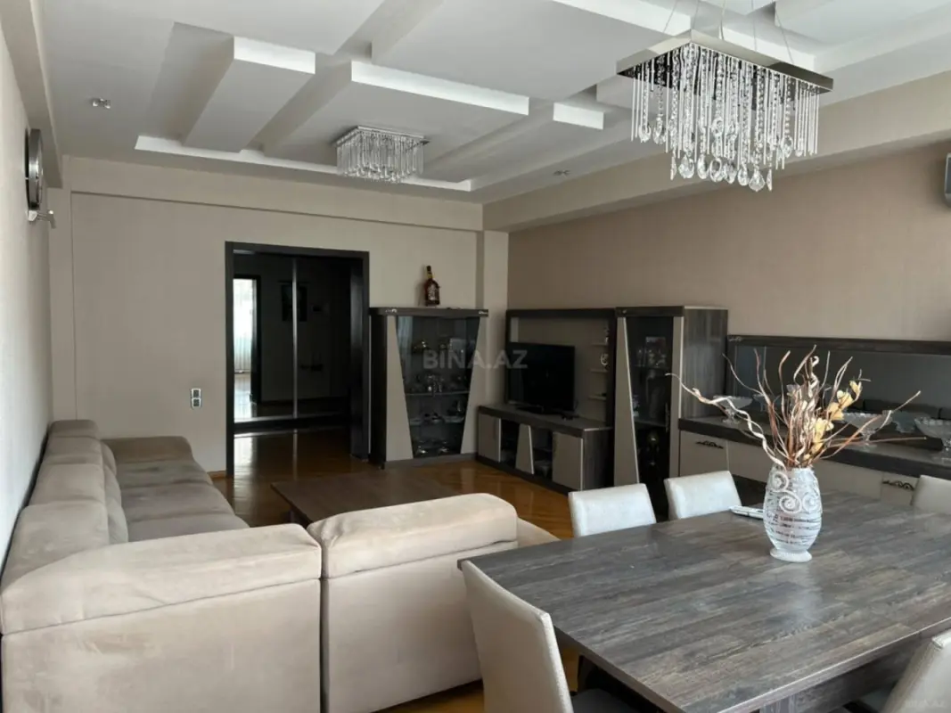 Satılır 3 otaqlı mənzil 132 m²