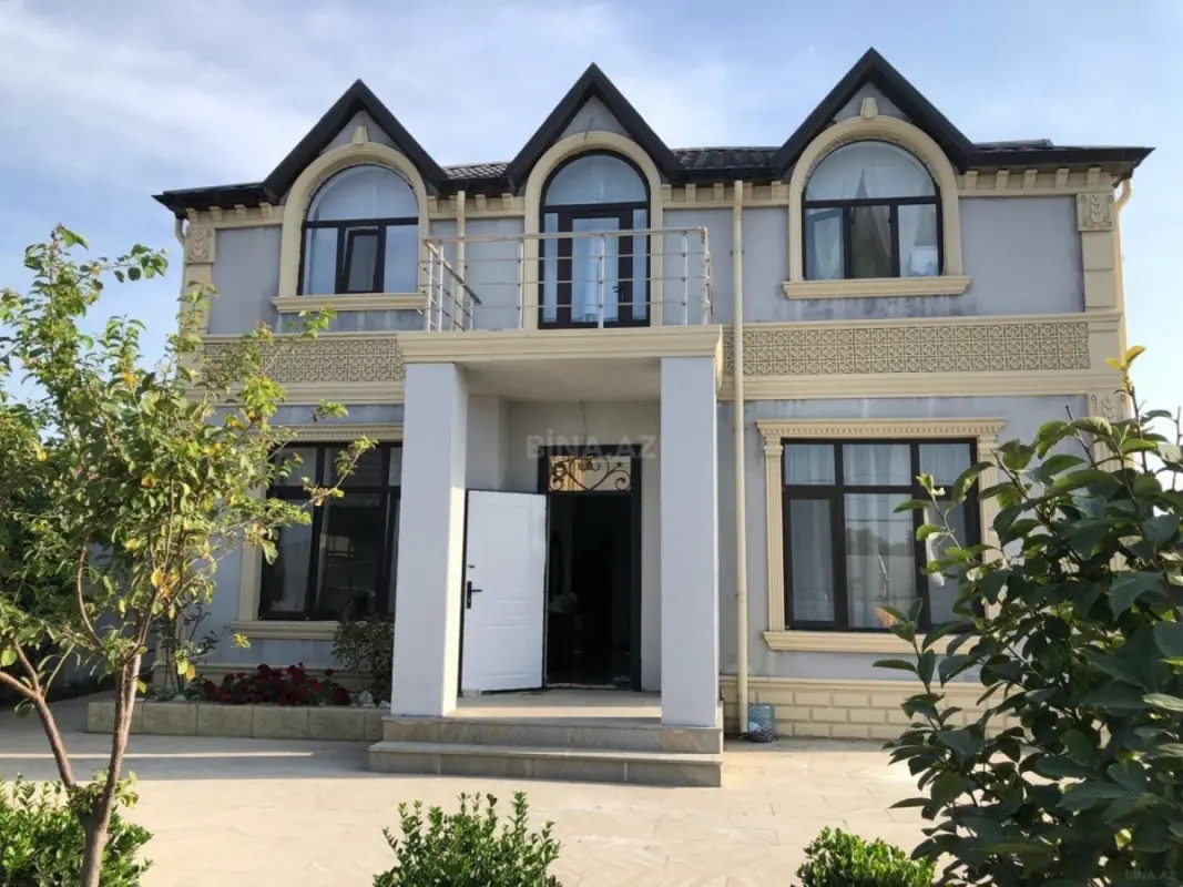 Satılır 5 otaqlı həyət evi 200 m²