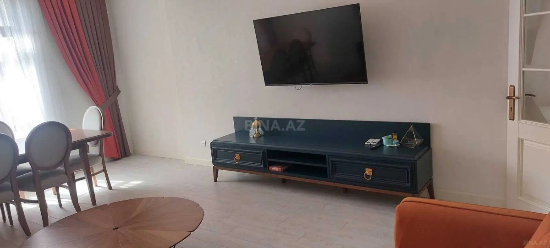 Kirayə verilir 3 otaqlı mənzil 141 m²