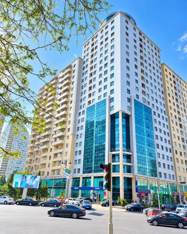 Satılır 4 otaqlı mənzil 158 m²