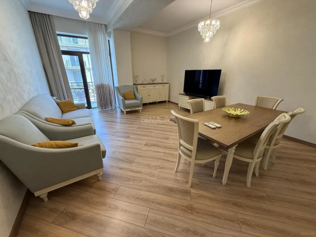 Kirayə verilir 4 otaqlı mənzil 160 m²