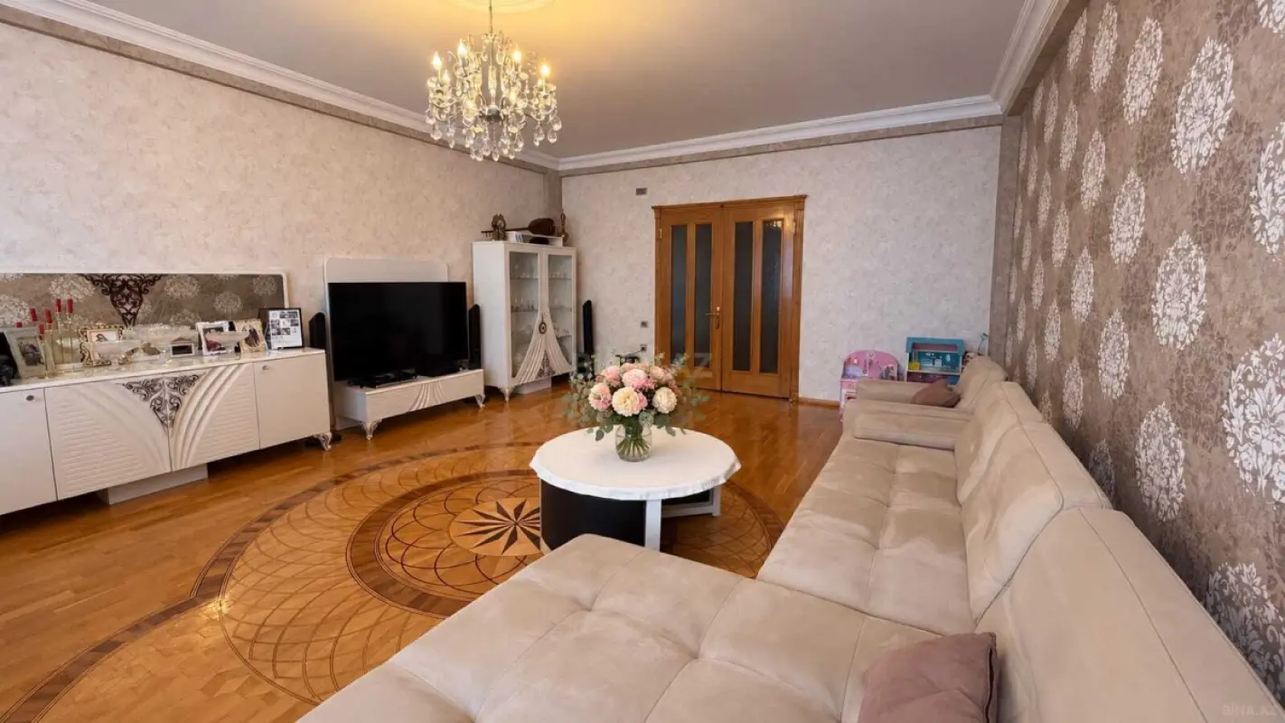 Satılır 3 otaqlı mənzil 139 m²