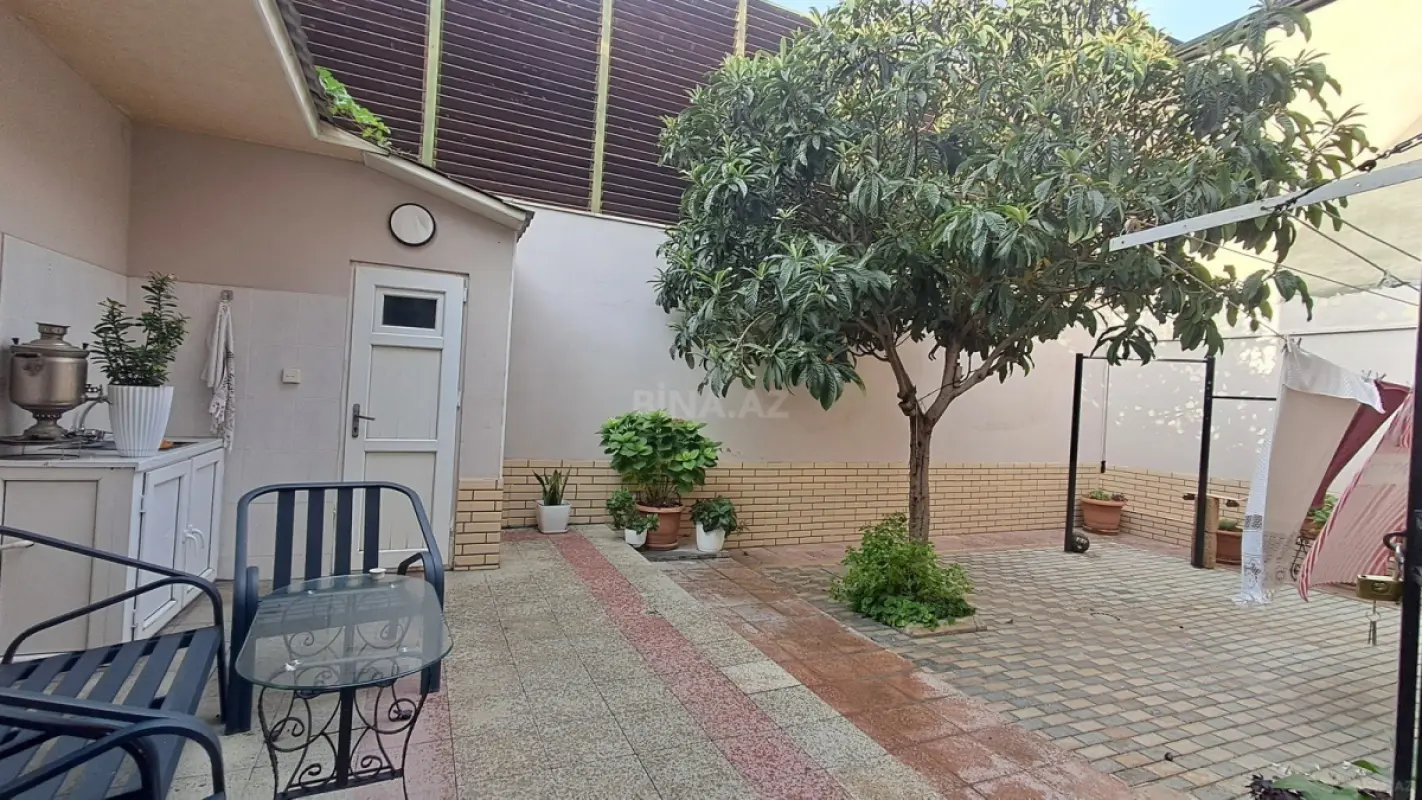 Satılır 5 otaqlı həyət evi 280 m²