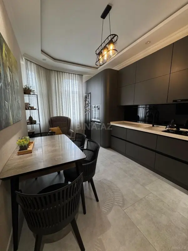 Satılır 3 otaqlı mənzil 105 m²