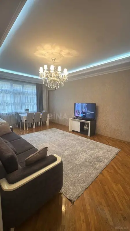 Kirayə verilir 2 otaqlı mənzil 85 m²