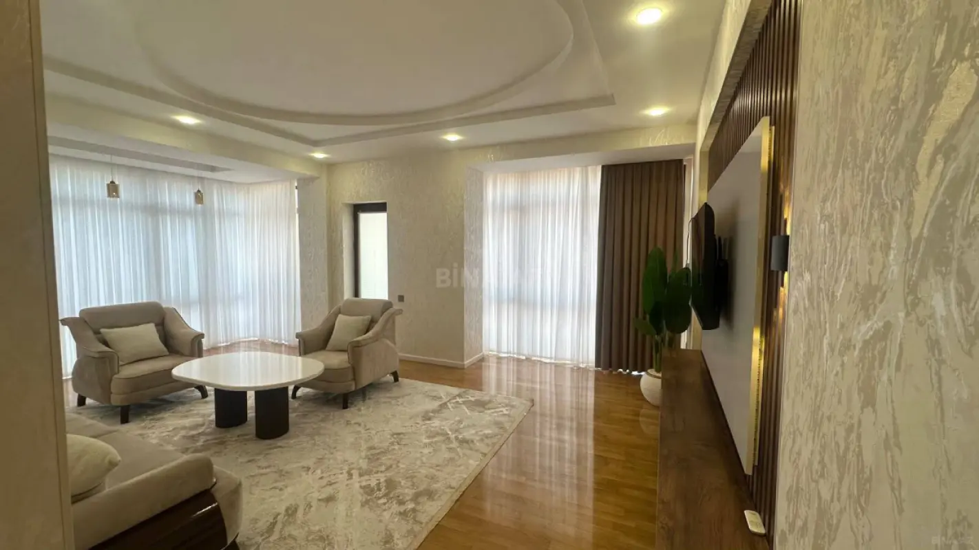 Kirayə verilir 4 otaqlı mənzil 170 m²