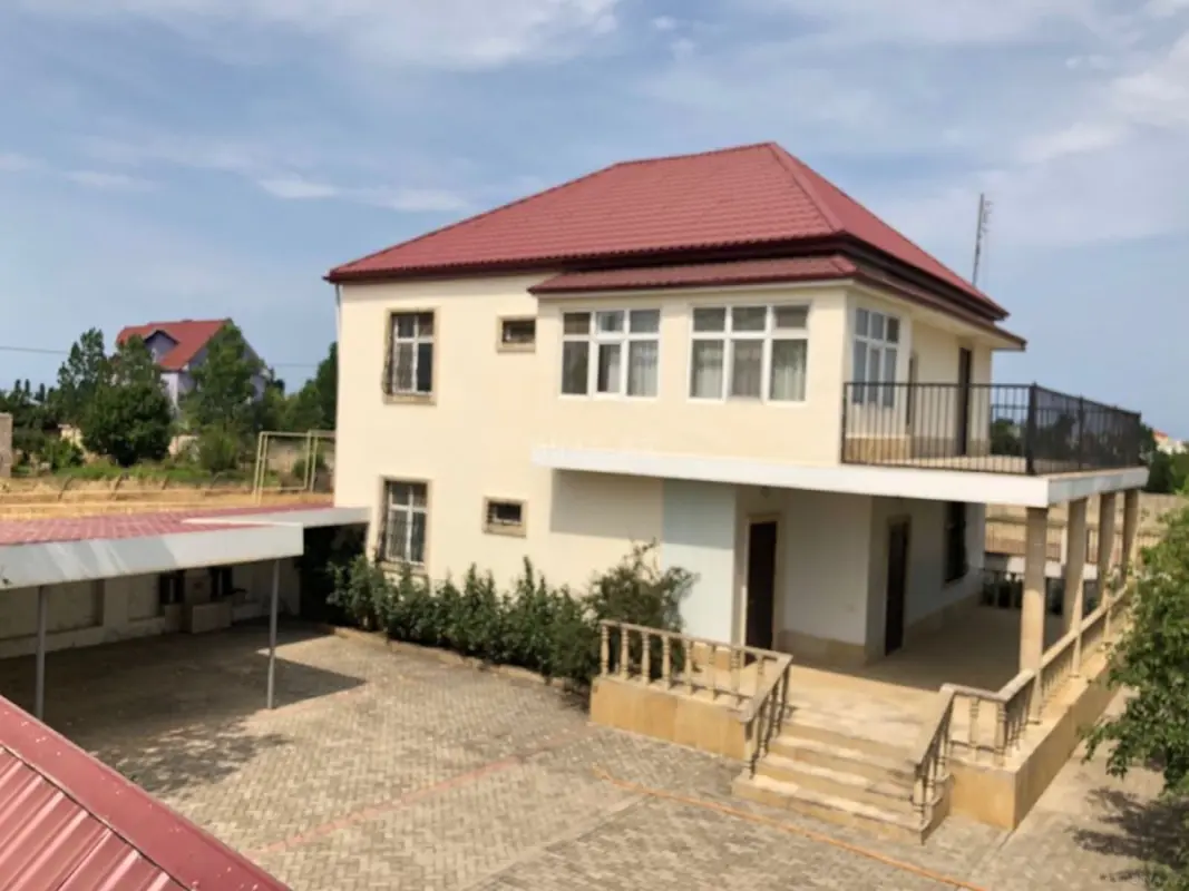 Satılır 6 otaqlı həyət evi 200 m²