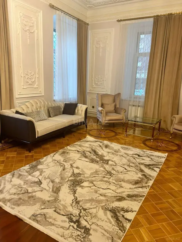 Kirayə verilir 3 otaqlı mənzil 180 m²