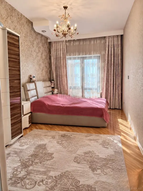 Satılır 2 otaqlı mənzil 106 m²