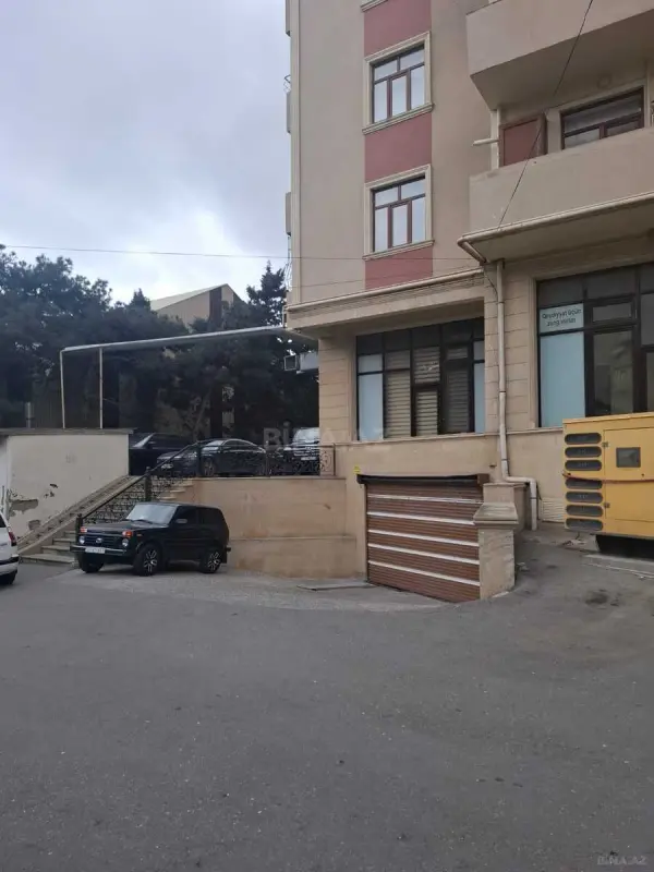 Satılır 4 otaqlı mənzil 177 m²
