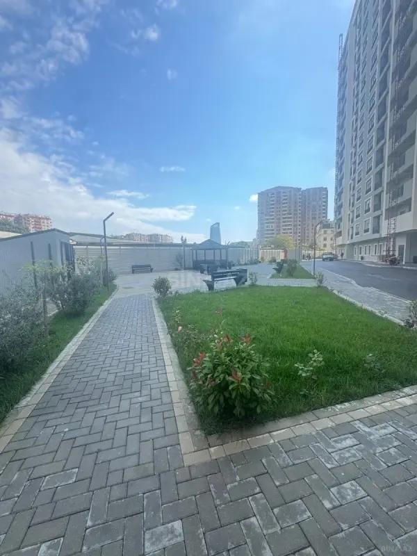 Satılır 4 otaqlı mənzil 175 m²