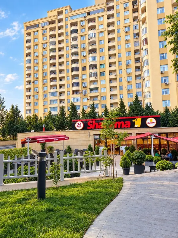Satılır 4 otaqlı mənzil 178 m²