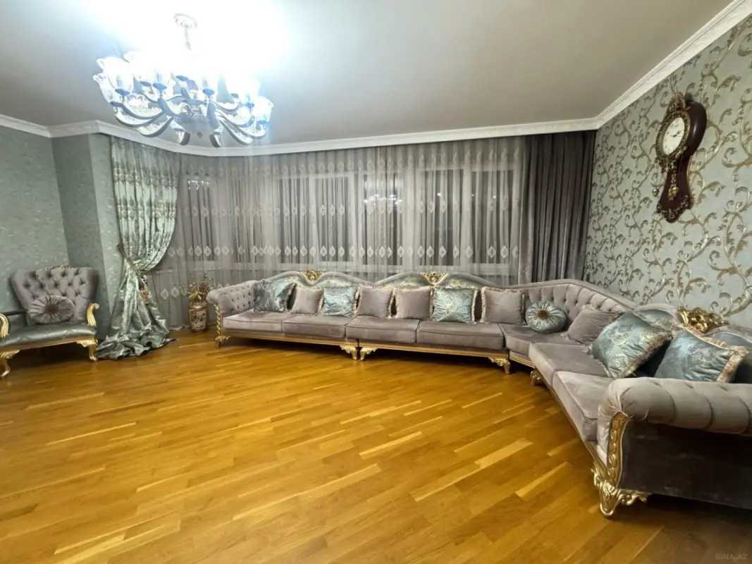 Satılır 4 otaqlı mənzil 200 m²
