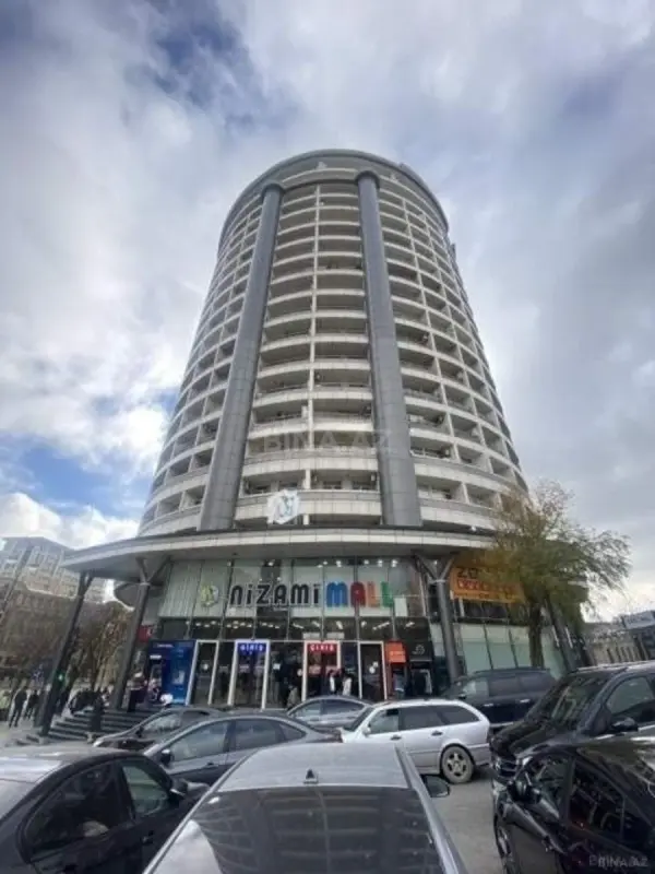 Satılır 4 otaqlı mənzil 156 m²