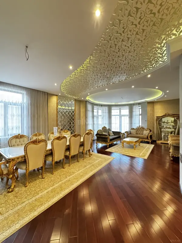 Satılır 4 otaqlı mənzil 205 m²