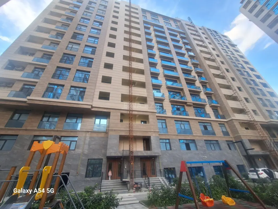 Satılır 4 otaqlı mənzil 190.5 m²