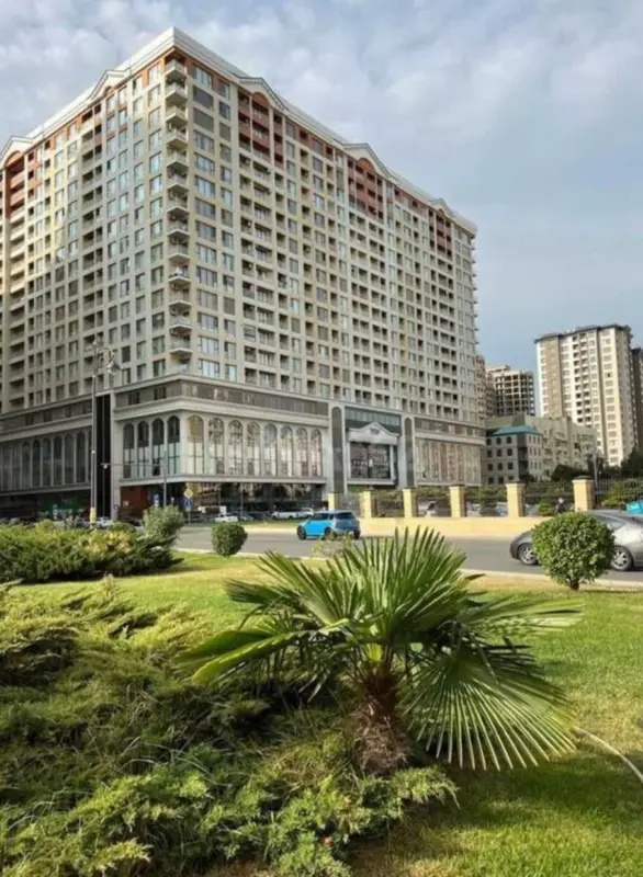 Satılır 3 otaqlı mənzil 145 m²