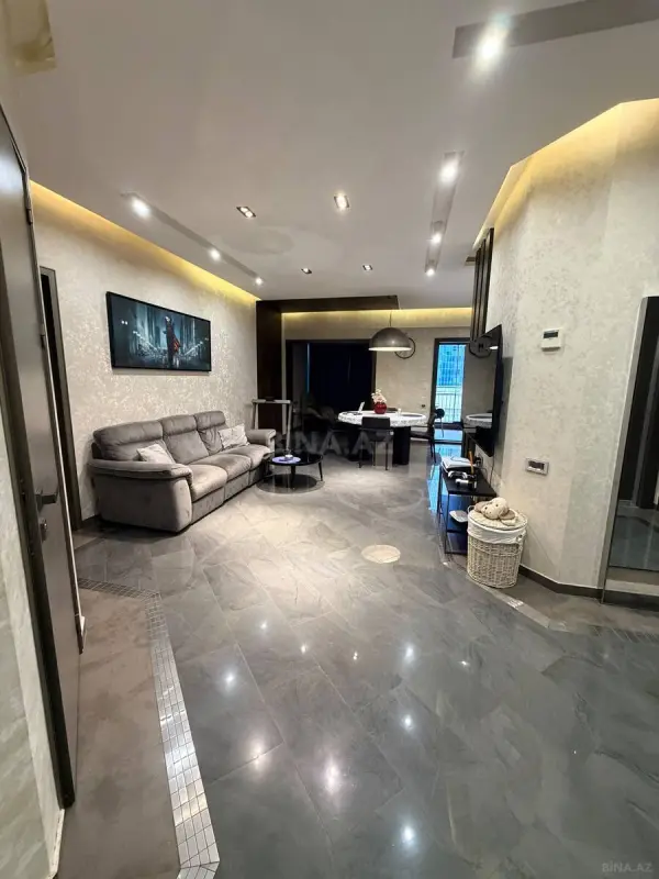 Kirayə verilir 3 otaqlı mənzil 141 m²