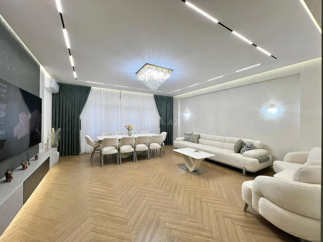 Satılır 4 otaqlı mənzil 186 m²