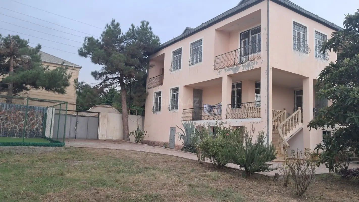 Satılır 7 otaqlı həyət evi 380 m²